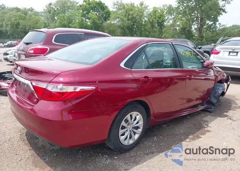 2017 Toyota Camry Le z USA, uszkodzony, nr VIN 4T1BF1FK8HU811552
